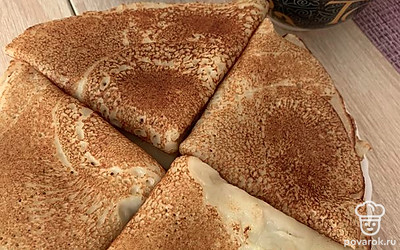 Сложить треугольниками, так удобнее макать в варенье! Приятного аппетита!