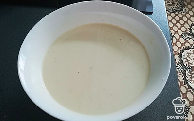 Тесто должно быть немного жиже сметаны.