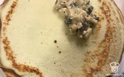 Готовые блинчики подавайте с любой начинкой или просто смажьте сливочным маслом.