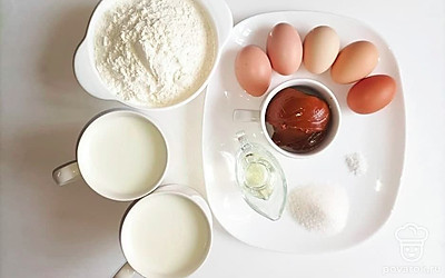 Достаньте продукты за ранее, что бы они имели комнатную температуру. Разместите все ингредиенты по тарам. Масло и молоко налейте по стаканчикам.