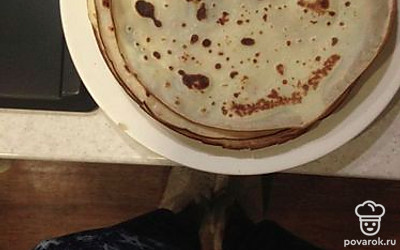 Обжариваем блины.