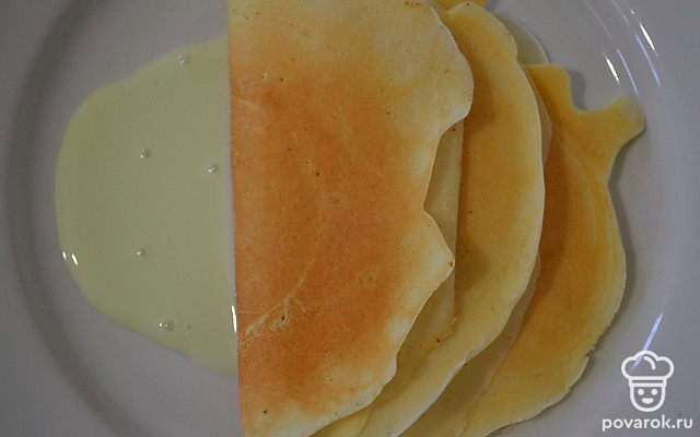 Золотистые тонкие блинчики — Рецепт с фото