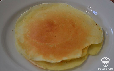 По желанию смазываем блины сливочным маслом.