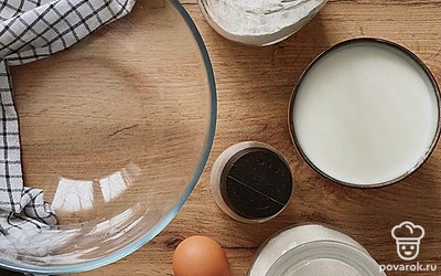 Смешиваем яйца и сахар, взбиваем блендером или миксером.