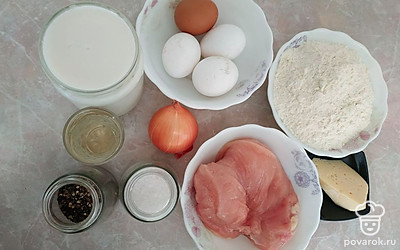 Подготовьте глубокую посуду для теста, просейте муку, отварите 1 яйцо.