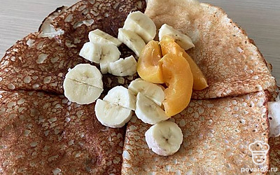 Подавать можно с фруктами.