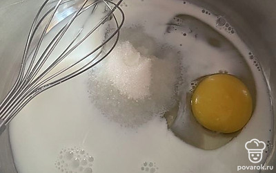 Добавим 1 стакан молока.