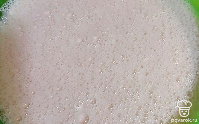 Готовое жидкое тесто оставляем на 30 минут, чтобы наши ингридиентов тщательно между собой перемешались.