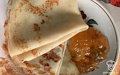 Подаём порционно с повидлом.