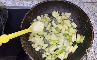 Добавляем сахар по вкусу￼, его можно не добавлять.