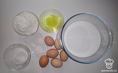 Молоко налейте в глубокую тару. Растительное масло налейте в маленькую тару. Муку поместите в тару. Яйца положите на стол.