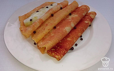 Подавайте теплыми, на красивой тарелочке с вареньем джемом и другим.