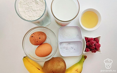По отдельным удобным вам тарам разложите все необходимые ингредиенты: яйца, сахар, муку, соль. В отдельную миску или по стаканам налейте молоко и растительное масло. Подготовьте посуду для жарки.