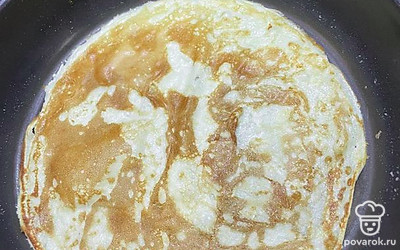 Обжарить с двух сторон на раскаленной сковородке.