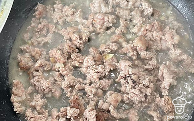 Фарш обжарить на сковородке.