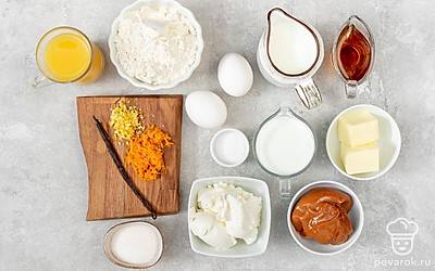 Молоко достаньте из холодильника заранее, чтобы оно согрелось до комнатной температуры. Сливочное масло для теста растопите, а для соуса нарежьте мелким кубиком.