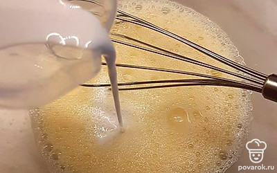 Добавить кокосовое молоко, перемешать.