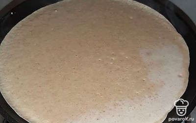 Выпекать овсяноблины на уже раскаленной сковороде. Можно для первого блина смазать сковороду маслом.