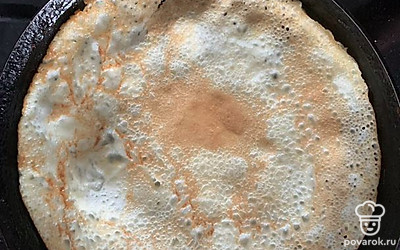 Жарим блинчики.