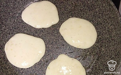 Жарить на разогретой сковороде.