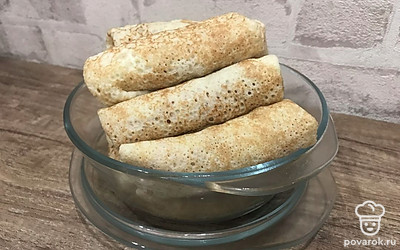 Подавайте блины со сметаной, так получается вдвойне вкуснее!