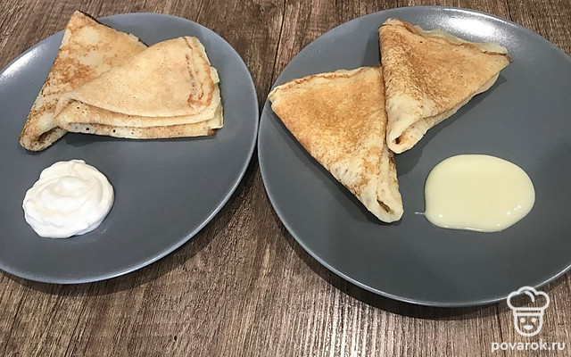 Классические блины со сметаной или сгущенным молоком — Рецепт с фото