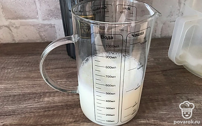 Отмерьте холодное молоко 500 миллилитров.