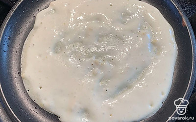 Жарим блинчики.