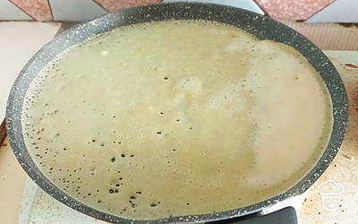 Пожарьте все блинчики.