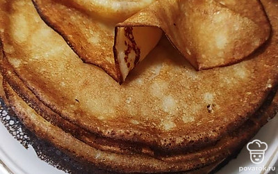 Блинчики получаются мягкие, вкусные. Не теряют вкусовых качеств даже на следующий день. Очень вкусно со сметаной и вареньем.