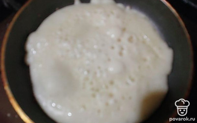 Обжарить блины с двух сторон. 