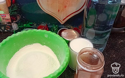 Подготовьте продукты. Муку просейте.