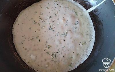 Выпекайте на разогретой сковороде, промазанной растительным маслом.