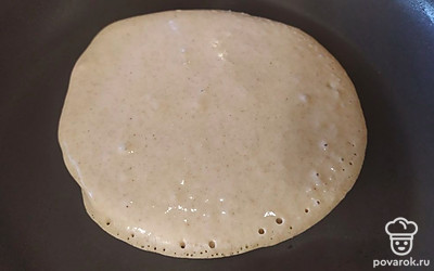 Жарить блинчики можно без масла. Выливаем тесто на сковороду и переворачиваем по мере приготовления. Приятного аппетита! 