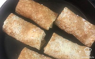 Обжариваем с каждой стороны по 2 минуты.