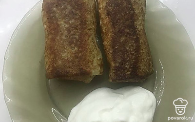 Подаём со сметаной или другим соусом.