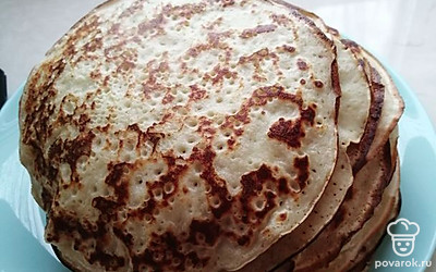 Жарим блины на хорошо разогретой и смазанный маслом сковороде. 