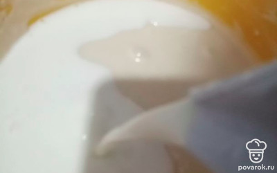 Добавляем оставшиеся 0,5 литра молока. 