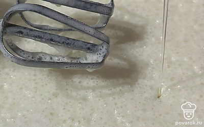 Добавляем растительное масло.