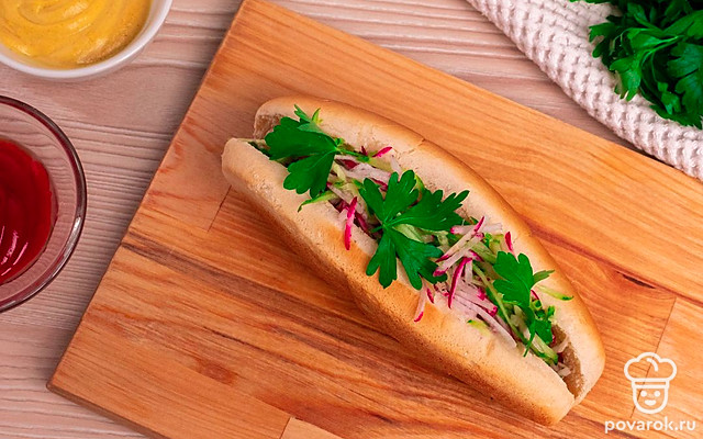 Хот-дог с редиской в микроволновке — Рецепт с фото