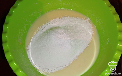 Добавить муку. 