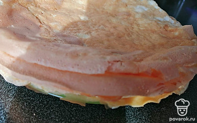 Подавать можно как просто на завтрак, так и с различными начинками.