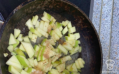 Приправляем корицей по вкусу.