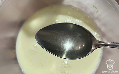 Добавьте 1-2 ложки растительного масла.