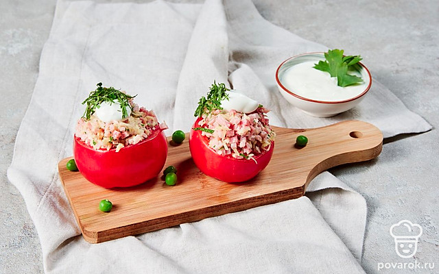 Фаршированные колбасой помидоры — Рецепт с фото