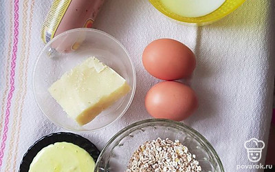 Подготовьте все ингредиенты. Яйца вымойте горячей водой. 