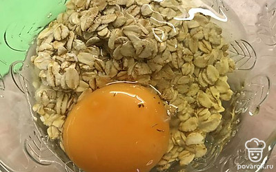 Вбейте яйцо.