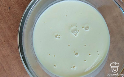 Смешать тесто.