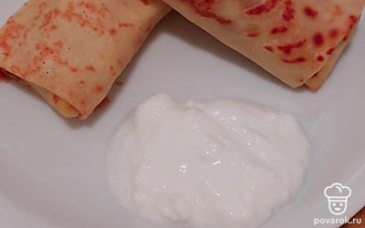 Подавать со сметаной.