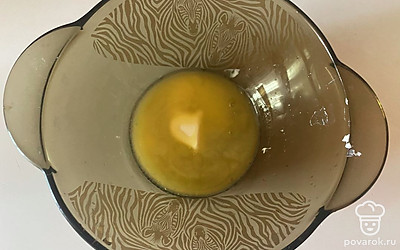 Растопите его до жидкого состояния в микроволновой печи.